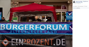 EinProzent nimmt beim „Altenburger Bürgerforum“ auch optisch eine tragende Rolle ein, aufgenommen von Marco Unverzagt
